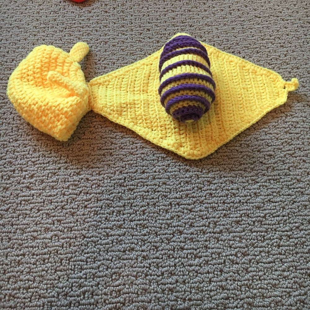 Hand crochet newborn snail costume - put on once.
